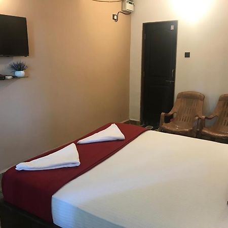 Carolina Guesthouse コルバ エクステリア 写真