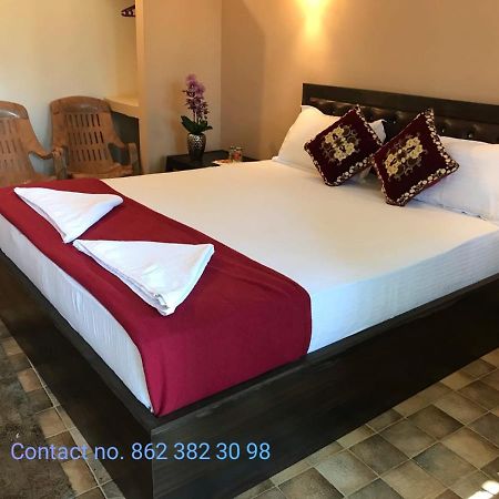 Carolina Guesthouse コルバ エクステリア 写真