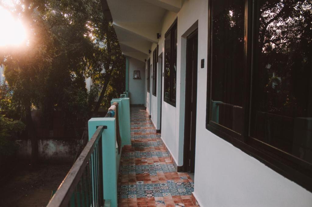 Carolina Guesthouse コルバ エクステリア 写真