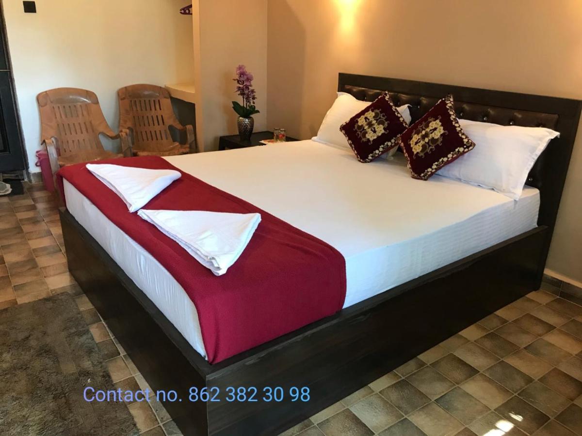 Carolina Guesthouse コルバ エクステリア 写真